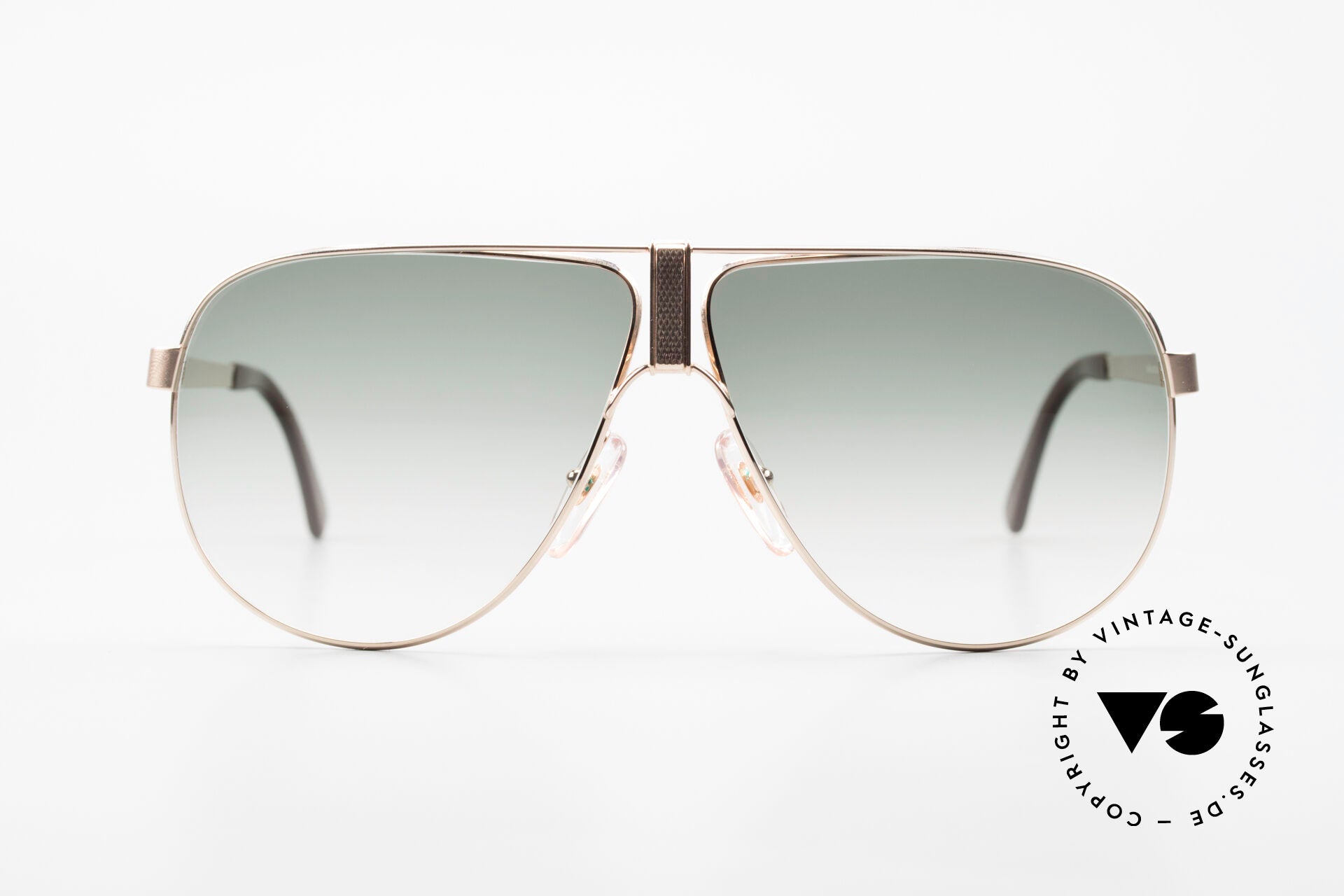 1040 - Gold